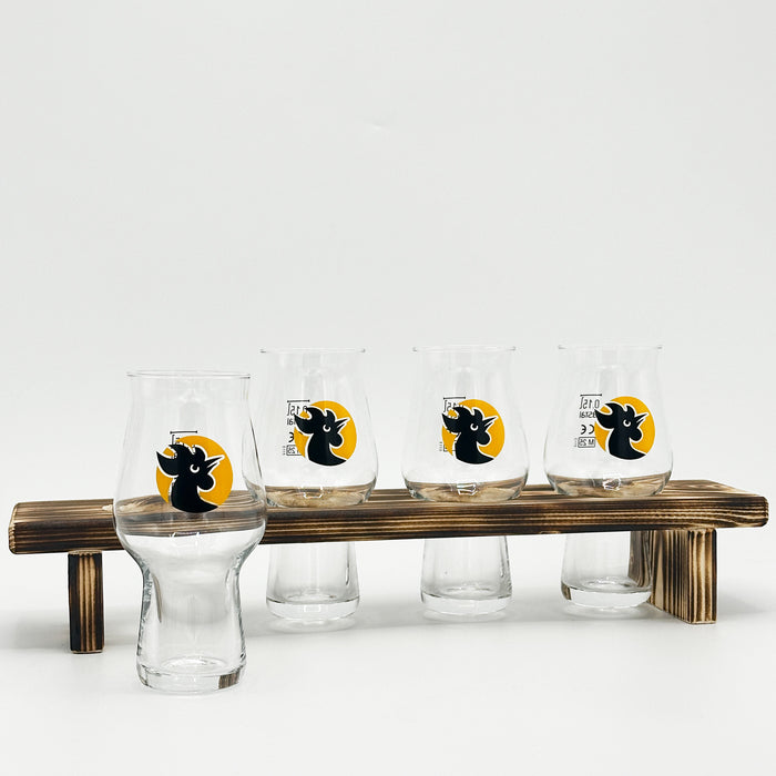 Maistelusetti (sis. lauta ja neljä lasia)